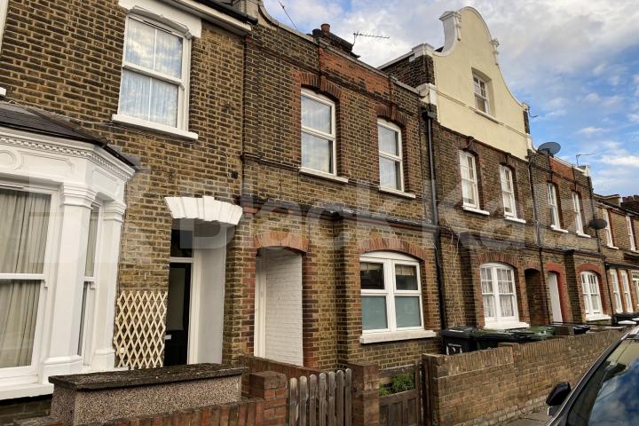 Spacious ground floor garden flat in Surrey Quays Trundleys Road , Surrey Quays 